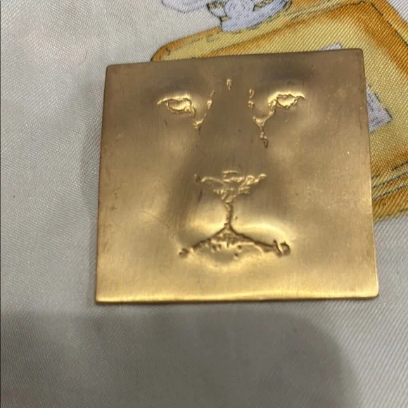 Gold Lion Face Brooch - Picture 1 of 4